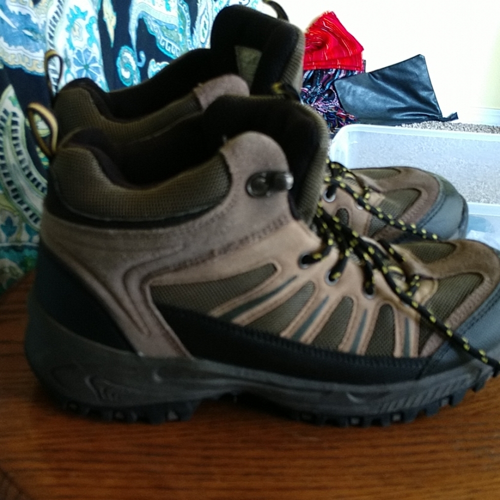 Boots - Picture 2 of 4